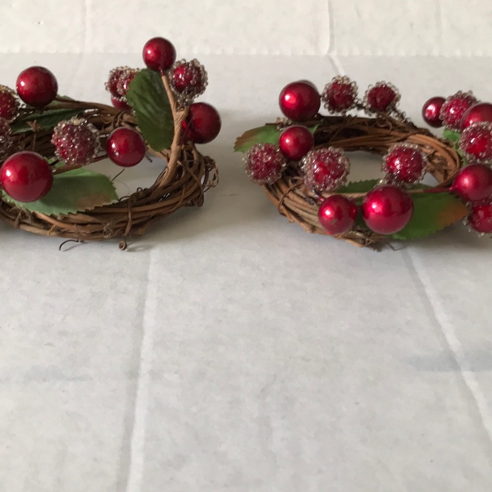 Festive Red Berry Rings - Picture 8 of 11